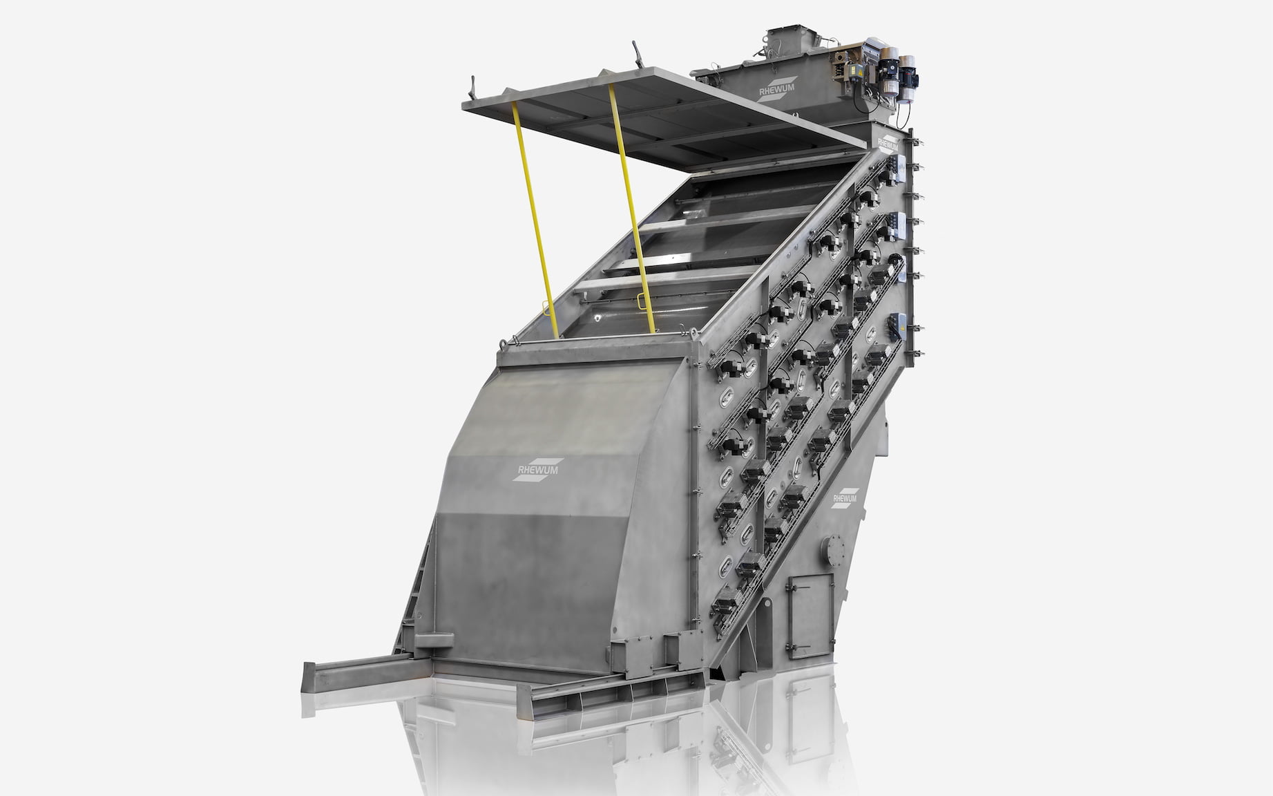 Screening machines and screen mesh